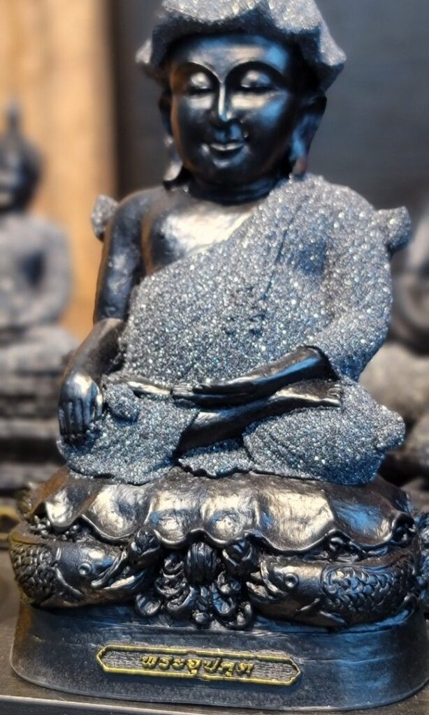 泰國 力泥(Leklai)介紹:神奇礦石與多重功效 | 武丁在泰國